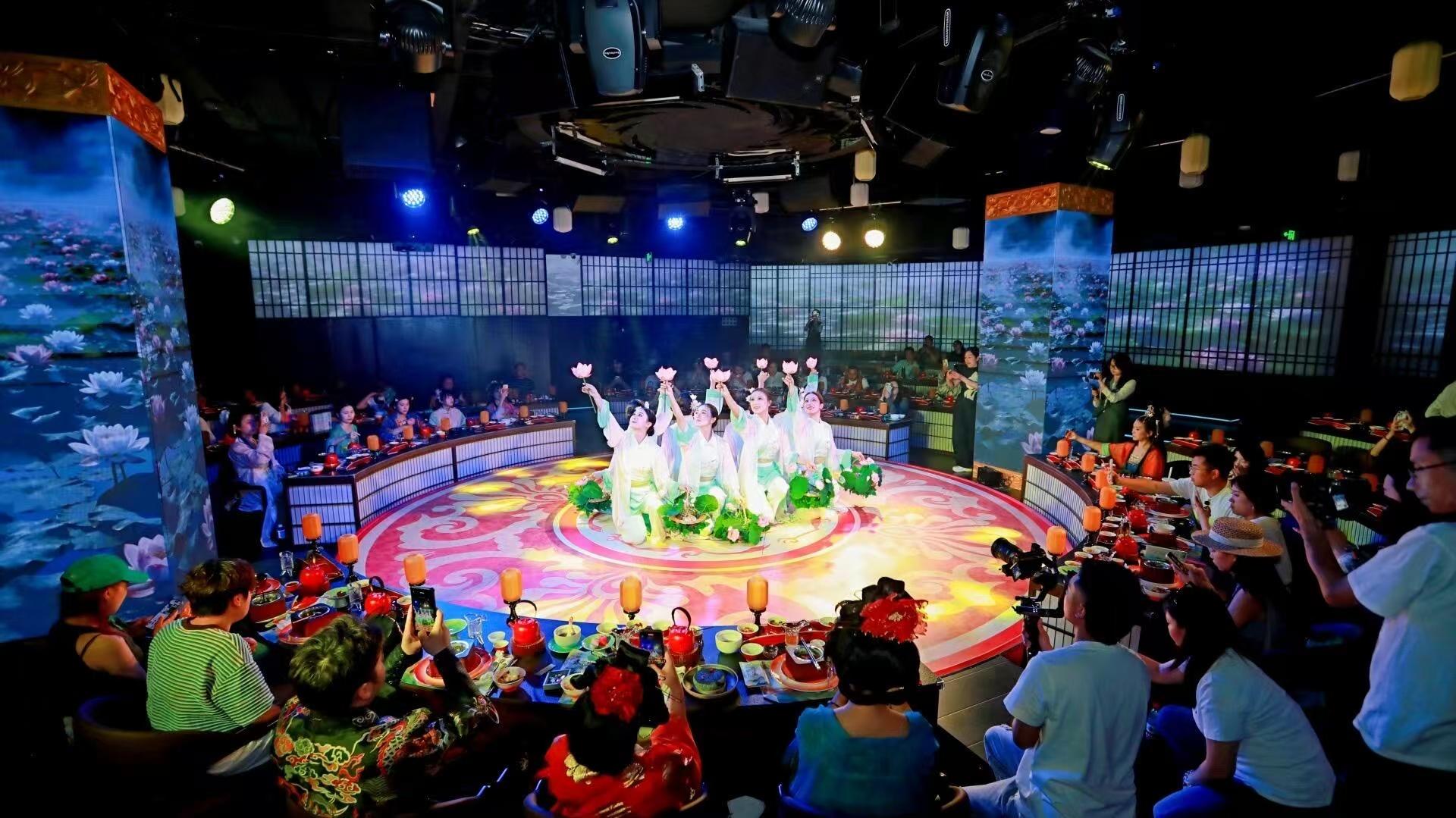 Chengdu: Shu-Palast-Festmahl mit Show und Kostümen