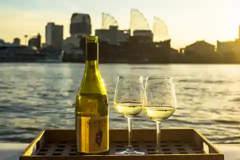 Romantische Sonnenuntergangskreuzfahrt mit dem Schnellboot