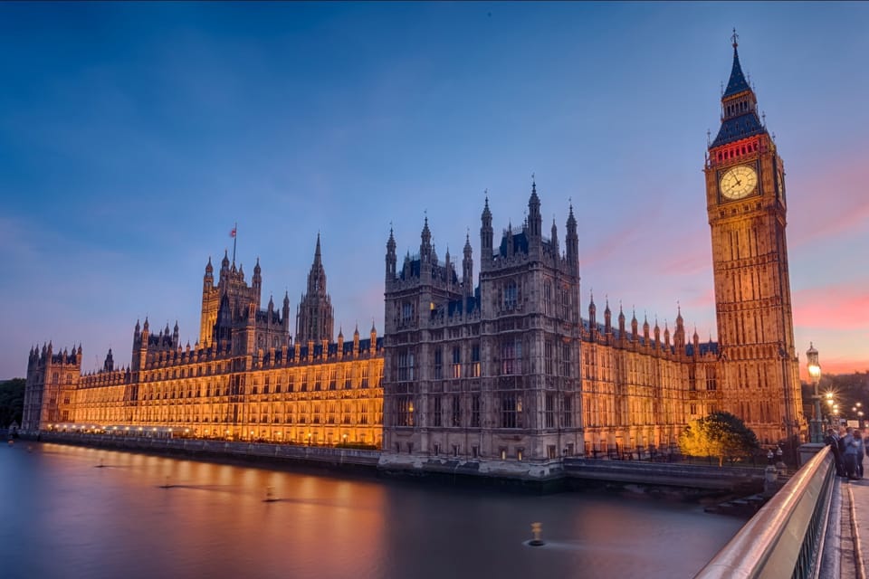 Big Ben - Elizabeth Tower Em Londres. Torre De Relógio De 90