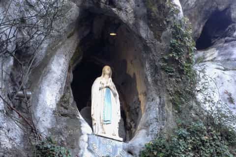 Lourdes City and Sanctuary 2.5-Hour Walking Tour