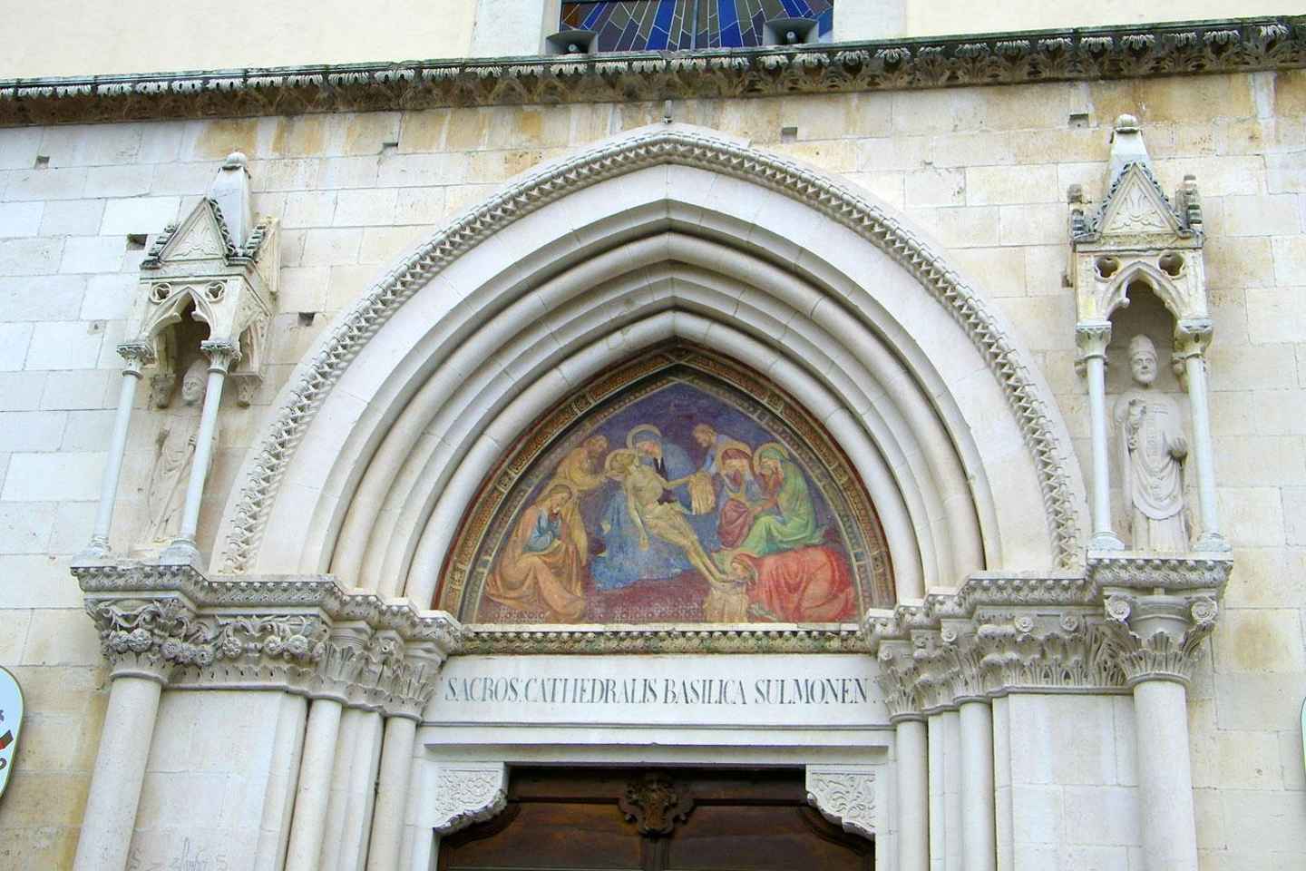 Sulmona: tour guidato privato della terra dei coriandoli