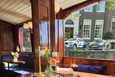 Amsterdam: Private Running Dinner Cruise with 3/4 Courses Running Dinner Cruise – 3 hours with 3 course