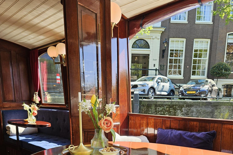 Amsterdam: Private Running Dinner Cruise with 3/4 Courses Running Dinner Cruise – 3 hours with 3 course