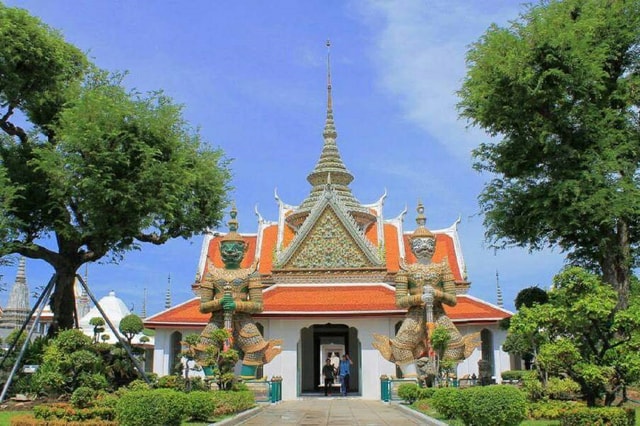 Wat Pho, Wat Arun and Wat Hong Rattanaram Private Tour