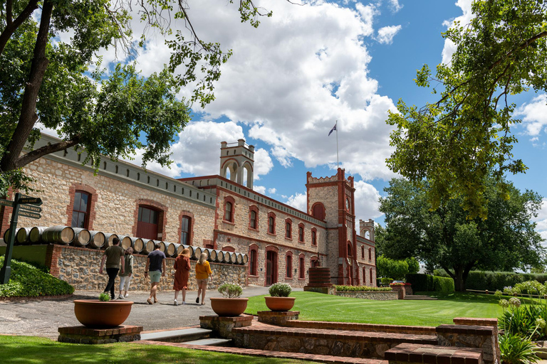 Vale de Barossa: Excursão à adega da família de produtores de vinho de YalumbaTour pela tanoaria Yalumba