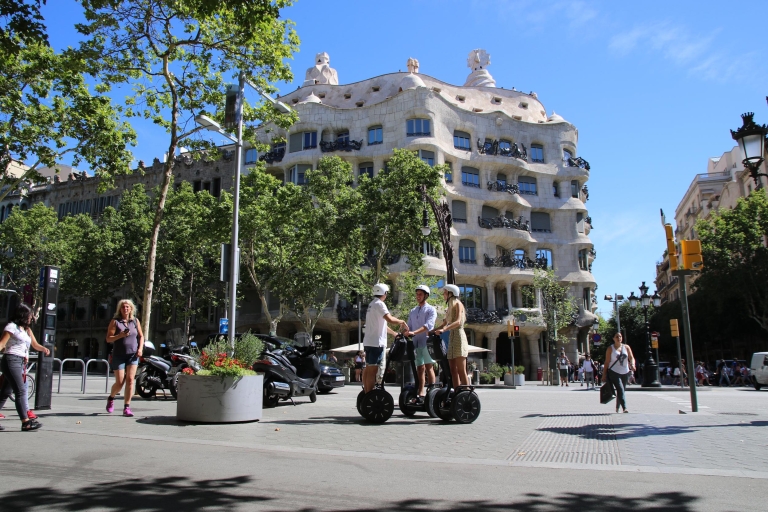 Barcelona: 2,5-godzinna wycieczka segwayem GaudiegoBarcelona: 2,5-godzinna wycieczka segwayem Gaudí po francusku