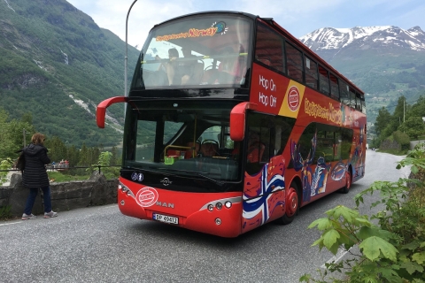 Geiranger: Visita guiada en autobús Hop-On Hop-OffGeiranger: tour en autobús turístico de 1 día con paradas libres