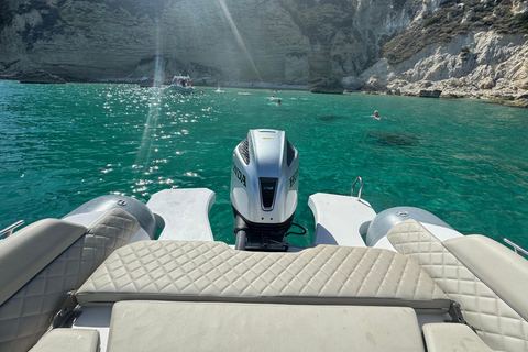 Cagliari: Bootstour mit 4 Badestopps, Schnorcheln und Prosecco