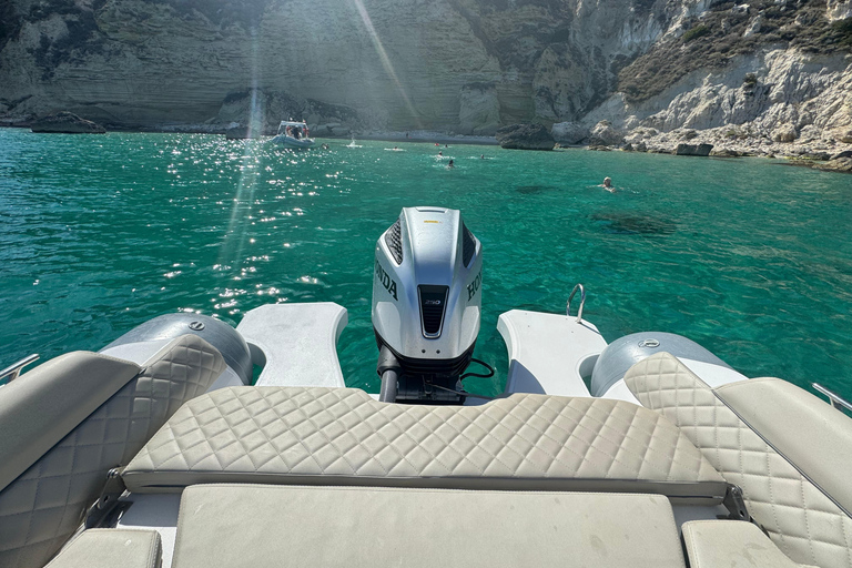 Cagliari: Bootstour mit 4 Badestopps, Schnorcheln und Prosecco