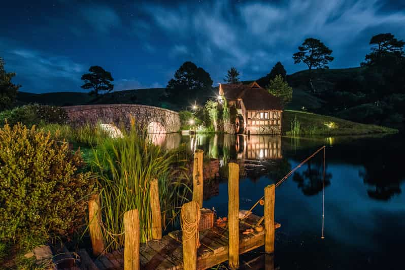 Hobbiton Guided Tour & Evening Banquet From Rotorua | GetYourGuide