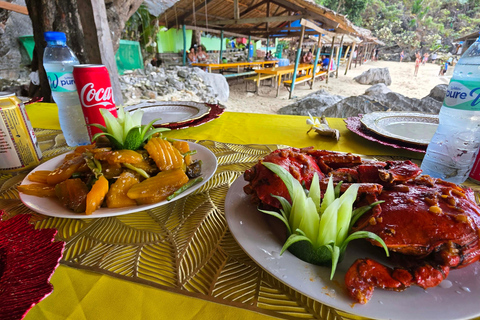 Coron: Pukaway Cave Private Tour with Picnic Lunch