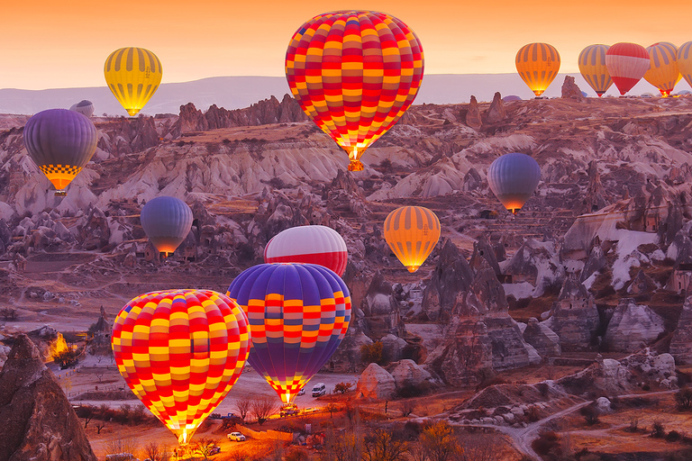 Vroege ochtendzonsopgang Luchtballontocht door Cappadocië