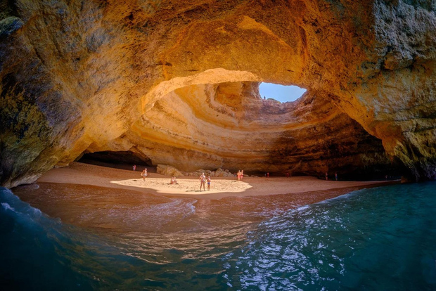 Avventure in Algarve da Lisbona + tour in barca alla grotta di Benagil!