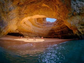 ¡Aventuras en el Algarve desde Lisboa + tour en barco por la Cueva de Benagil!