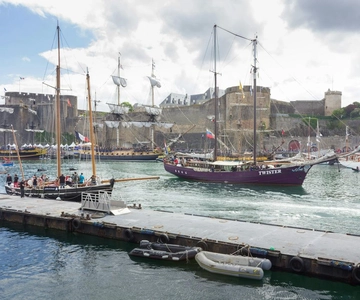 Brest: Historical Walking Tour with Téléphérique Ride
