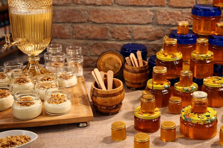 Tbilisi: Intimate Family Cooking Class with Wine & Feast
