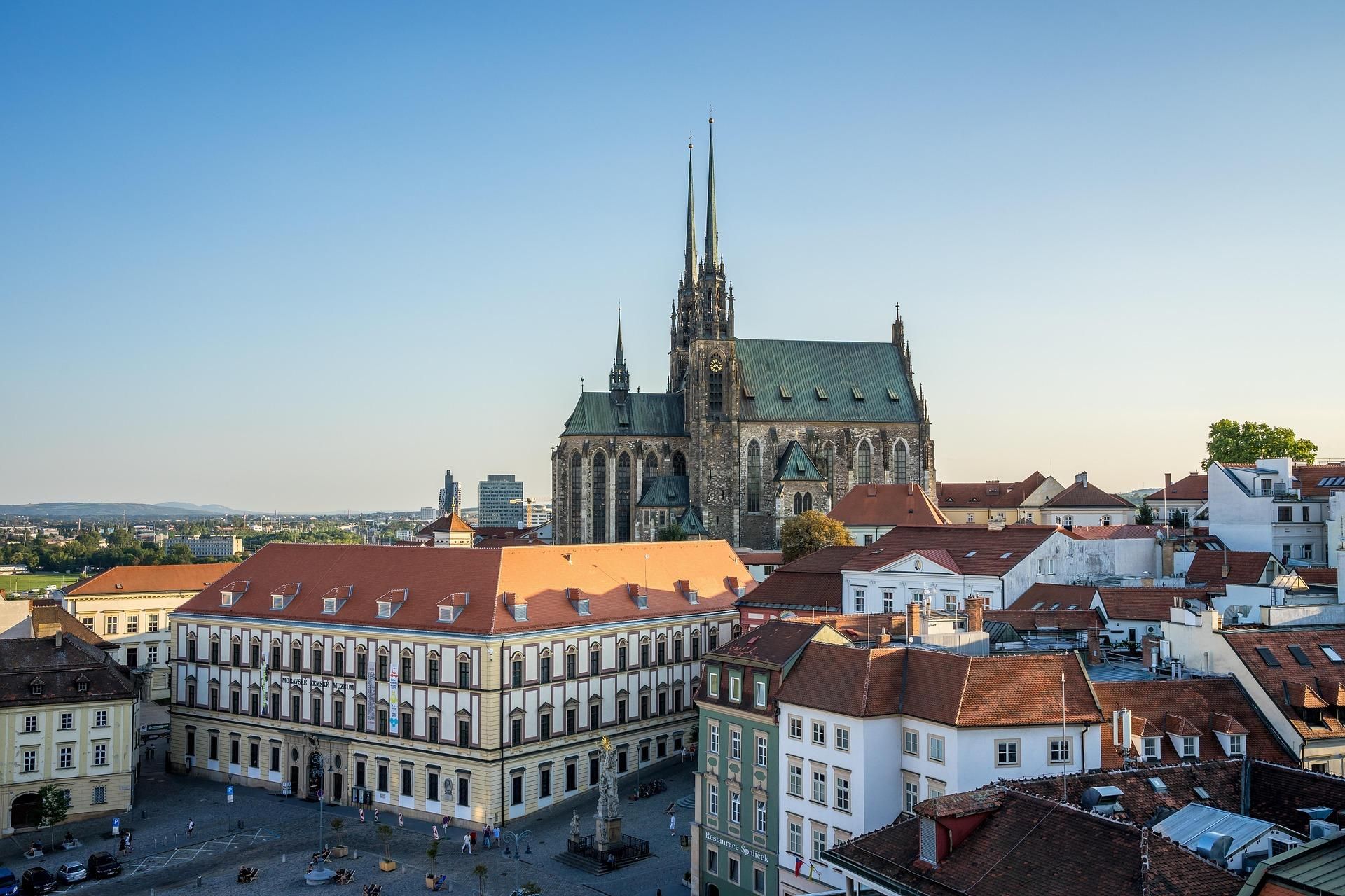 Brünn: Privater Rundgang durch die unterirdische Welt und architektonische Kontraste