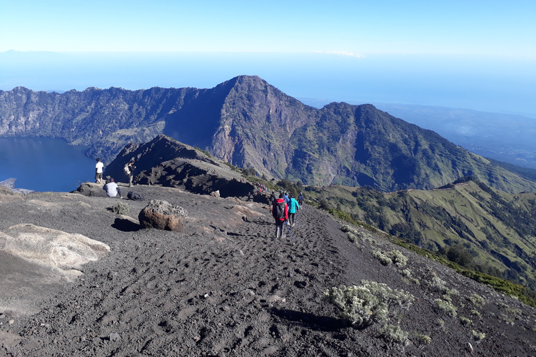 Mt. Rinjani 2-daagse krater- of toppenwandeling met kruierservice