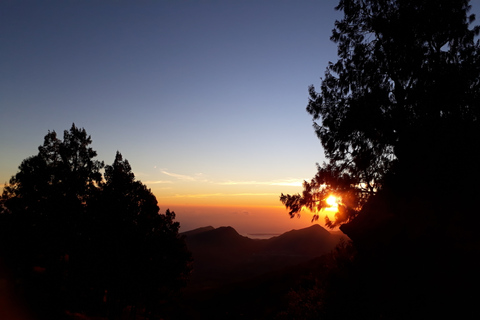 Caminhada de 2 dias pela cratera ou pelo cume do Monte Rinjani com serviço de carregador