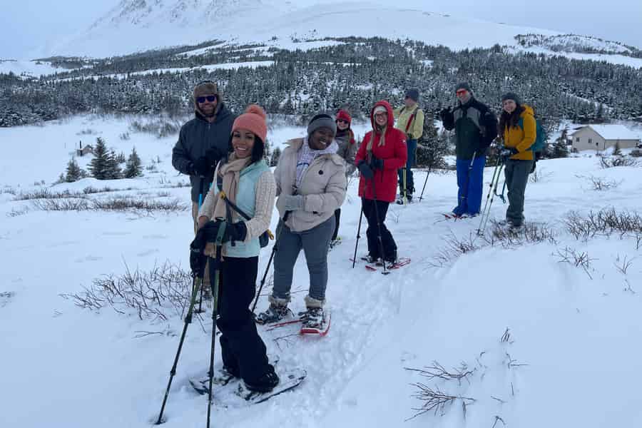 Von Anchorage aus: Glen Alps - Schneeschuhwanderung für Anfänger. Foto: GetYourGuide Von Anchorage aus: Glen Alps - Schneeschuhwanderung für Anfänger. Foto: GetYourGuide