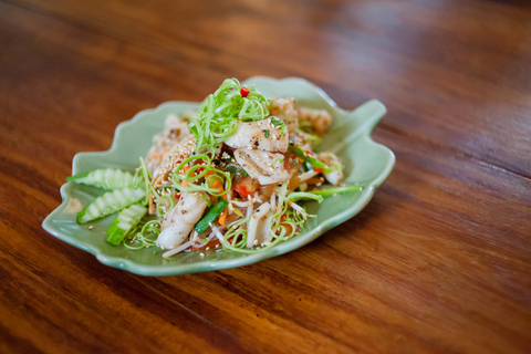 Aula de culinária com visita ao mercado Ben ThanhExcursão ao mercado de Ben Thanh e aula de culinária