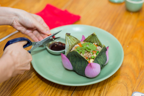 Aula de culinária com visita ao mercado Ben ThanhExcursão ao mercado de Ben Thanh e aula de culinária