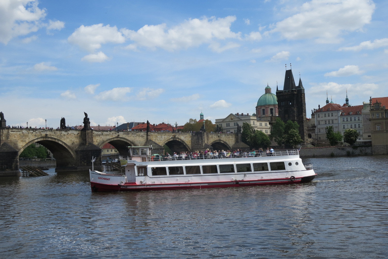 Praga: Cruzeiro de 1 hora pelo rio VltavaPraga: cruzeiro de 1 hora no rio Vltava