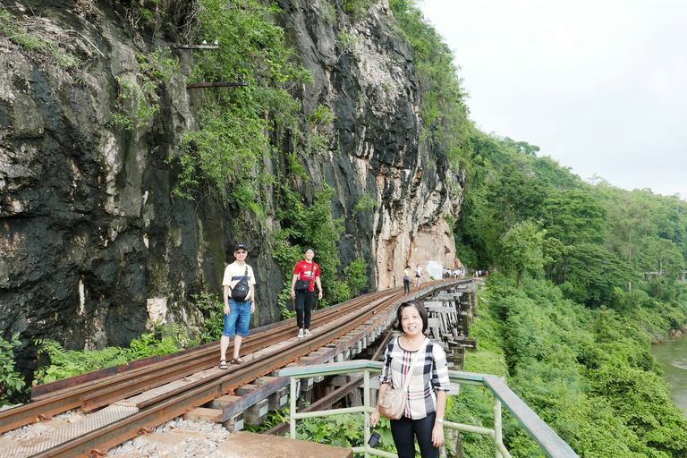 Au départ de Bangkok : Visite privée du chemin de fer de la mort et du pont de la rivière Kwai