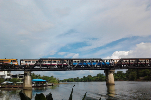 Au départ de Bangkok : Visite privée du chemin de fer de la mort et du pont de la rivière Kwai