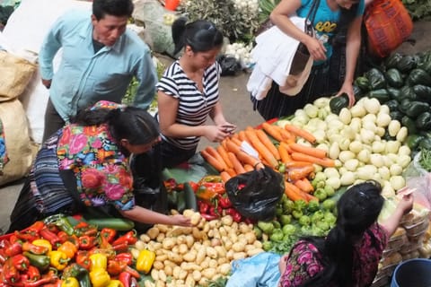 Tour di 3 giorni del lago Atitlan e del mercato di Chichicastenango