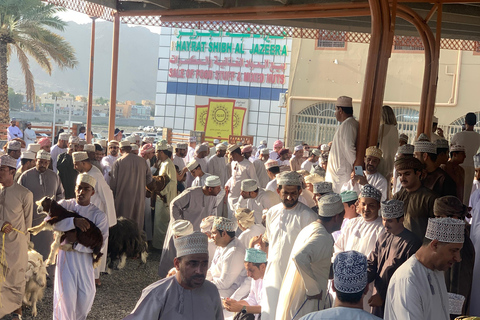 Nizwa: Nizwa Fort and Birkat Al Mouz Guided Tour