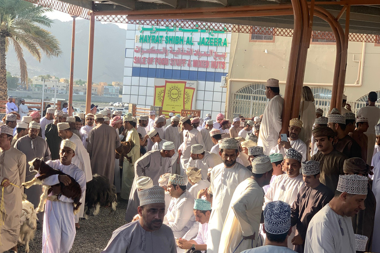 Nizwa: Nizwa Fort and Birkat Al Mouz Guided Tour