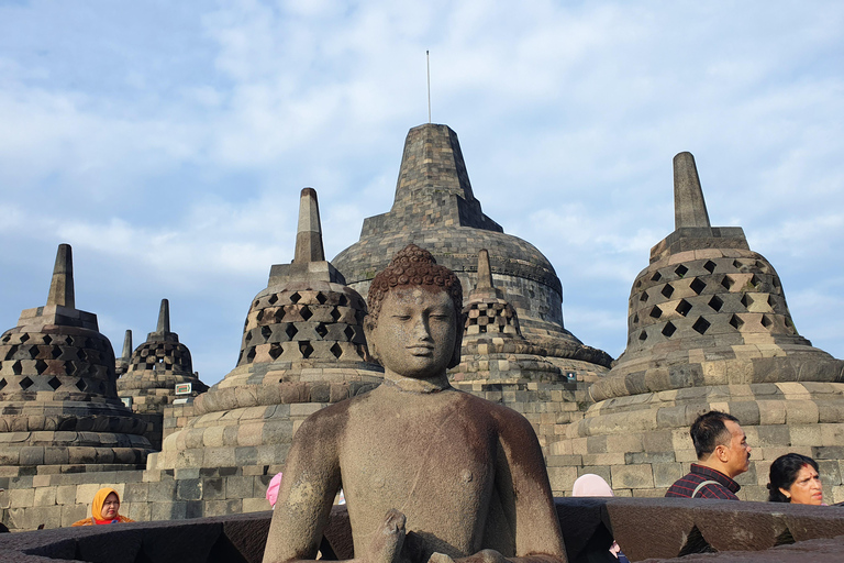 Yogyakarta: escursione di 2 giorni alla grotta di Jomblang, Borobudur e Prambanan2 giorni di tour della grotta di Yogyakarta Borobudur Prambanan Jomblang