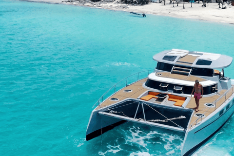 La Romana: Saona Island Private Catamaran Tour with Lunch