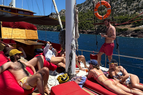 Athens Riviera:Premium Morning Cruise with Onboard Greek BBQ