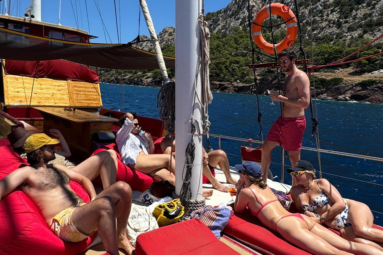 Athens Riviera:Premium Morning Cruise with Onboard Greek BBQ