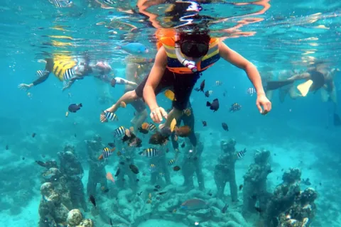 From Bali: 2-Day Private Gili Island Snorkel Tour with Hotel