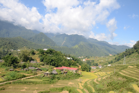 Da Hanoi: Tour di due giorni a Sapa con visita al Picco FansipanSa Pa: tour della città e della cima del Fan Si Pan da Hanoi