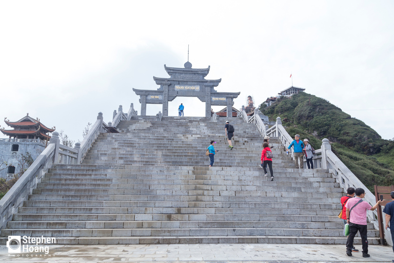 Da Hanoi: Tour di due giorni a Sapa con visita al Picco FansipanSa Pa: tour della città e della cima del Fan Si Pan da Hanoi