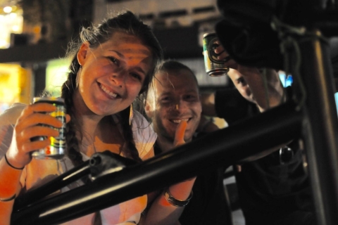 Saigón de noche: City Tour privado en jeep y bebida en el Skybar