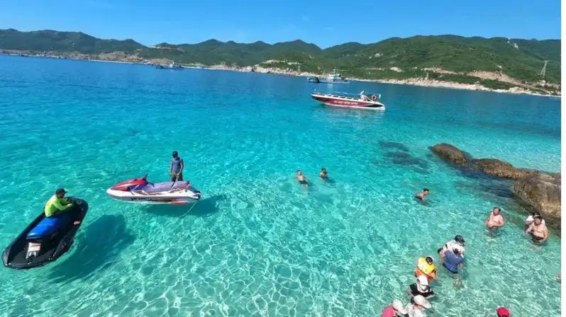From Mui Ne: Vinh Hy Bay Day Tour Snorkeling & Fishing Tour
