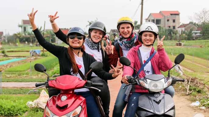 hoi an 5hour street food tour by motorbike