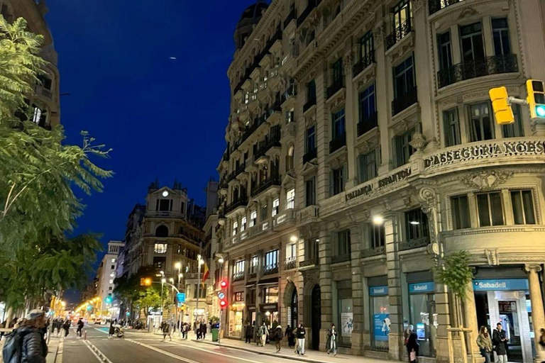 Barcelona: Pubcrawl with VIP Entry to Rooftops and Nightclub