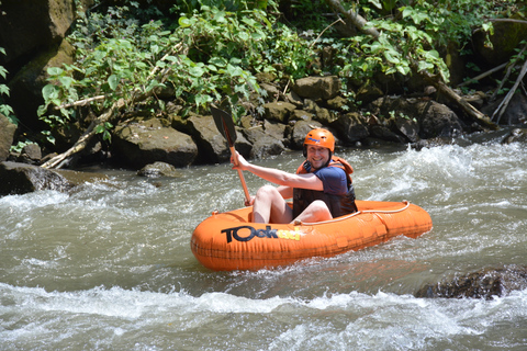 Río Ayung: aventura en tubing todo incluido con almuerzoRío Ayung: aventura de tubos todo incluido con almuerzo