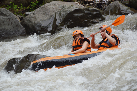 Río Ayung: aventura en tubing todo incluido con almuerzoRío Ayung: aventura de tubos todo incluido con almuerzo