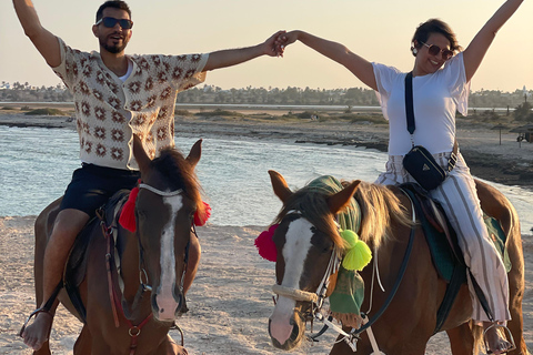 Dżerba: 1,5-godzinna przejażdżka konna po plażach wyspy i lagunieDżerba: 1,5-godzinna przejażdżka konna po plażach wyspy i przeprawa przez lagunę
