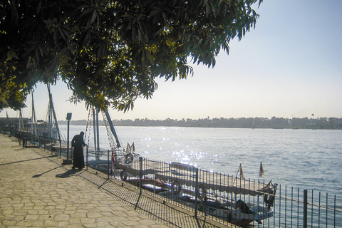 Luxor: Historic Corniche Walking Experience with Refreshment