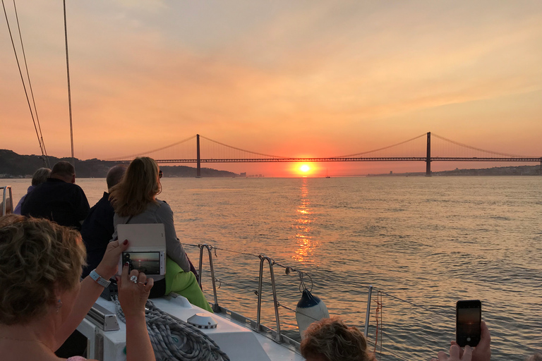 Lisboa: Cruzeiro ao Pôr do Sol com Vinho