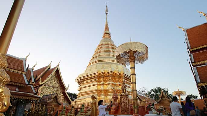 4h en doi suthep y pueblo de la tribu hmong desde chiang mai