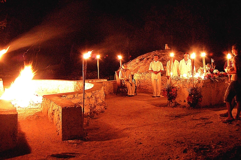 Temazcal-Reinigungszeremonie der Maya bei Nacht